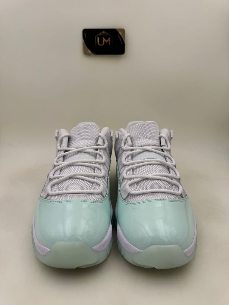 Jordan 11 Low ‘Igloo’