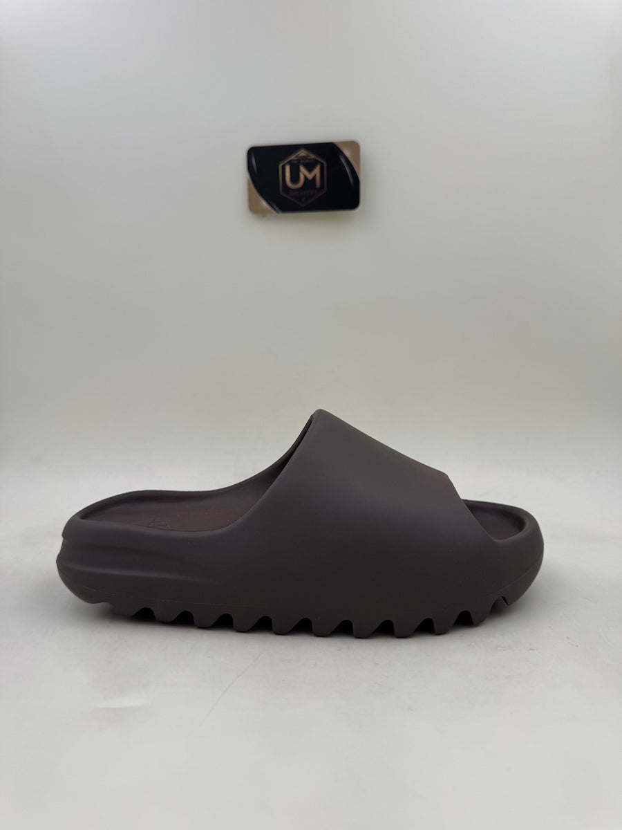 Yeezy Slides ‘Soot’