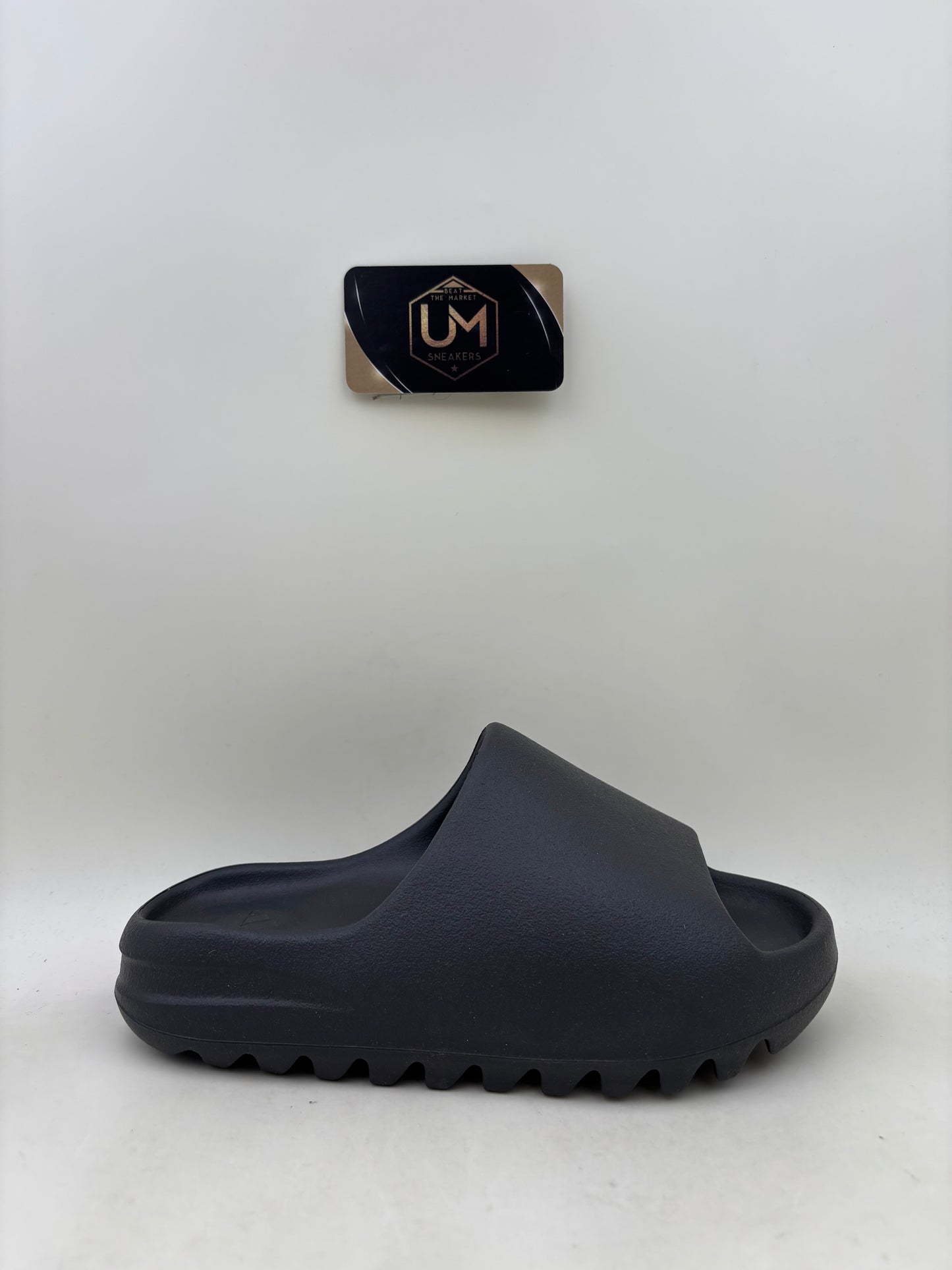 Yeezy Slides 'Onyx' | Size 5