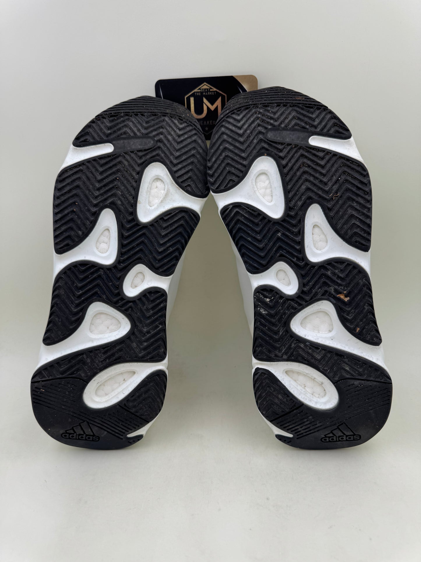 Yeezy 700 MNVN Laceless ‘Analog’ | Size 9