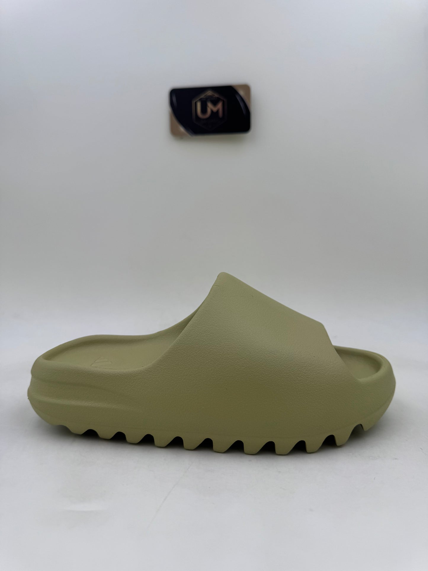 Yeezy Slides ‘Resin’ 2022 | Size 4