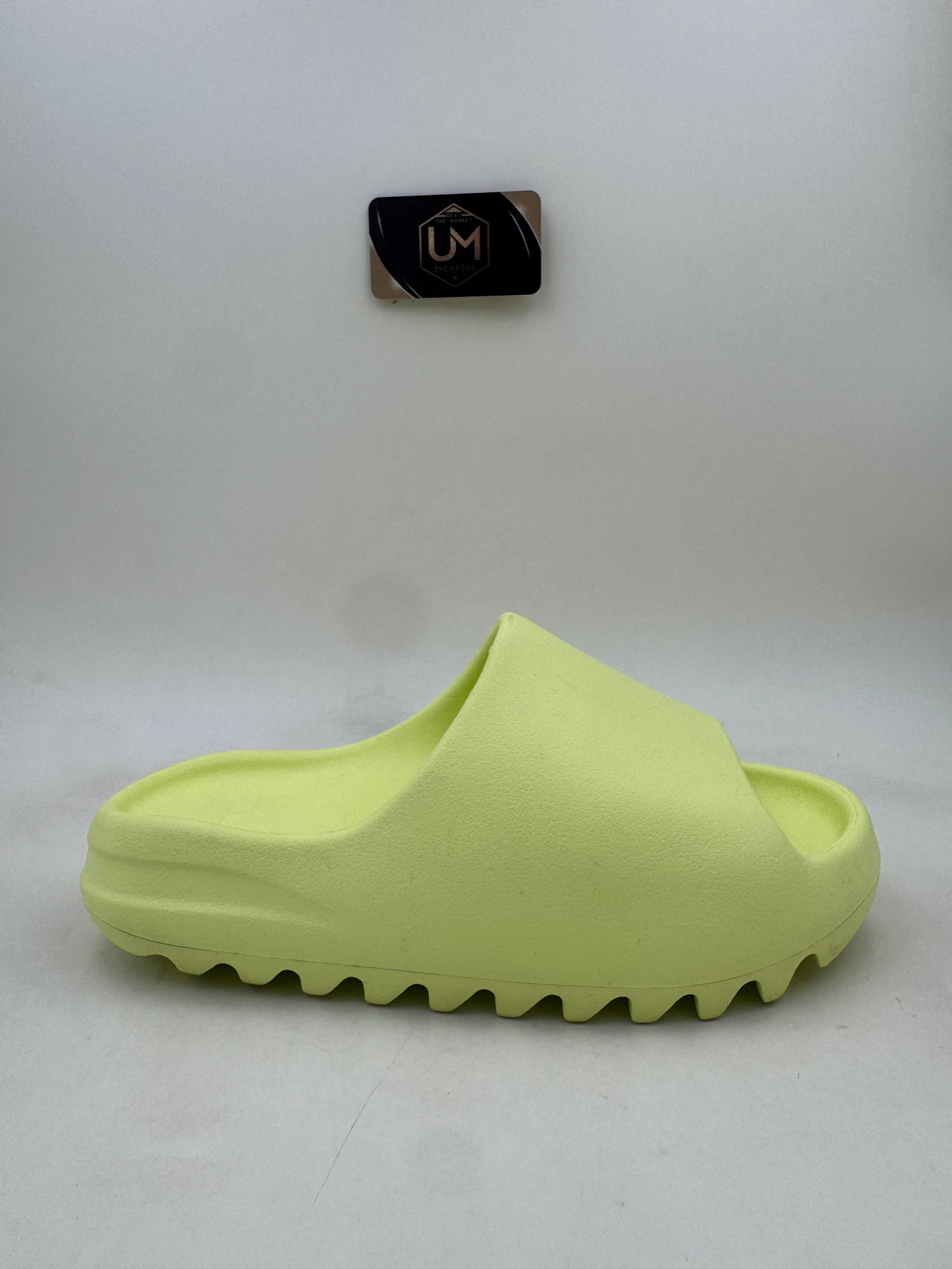 Yeezy Slides ‘Green Glow’ 2022 | Size 4