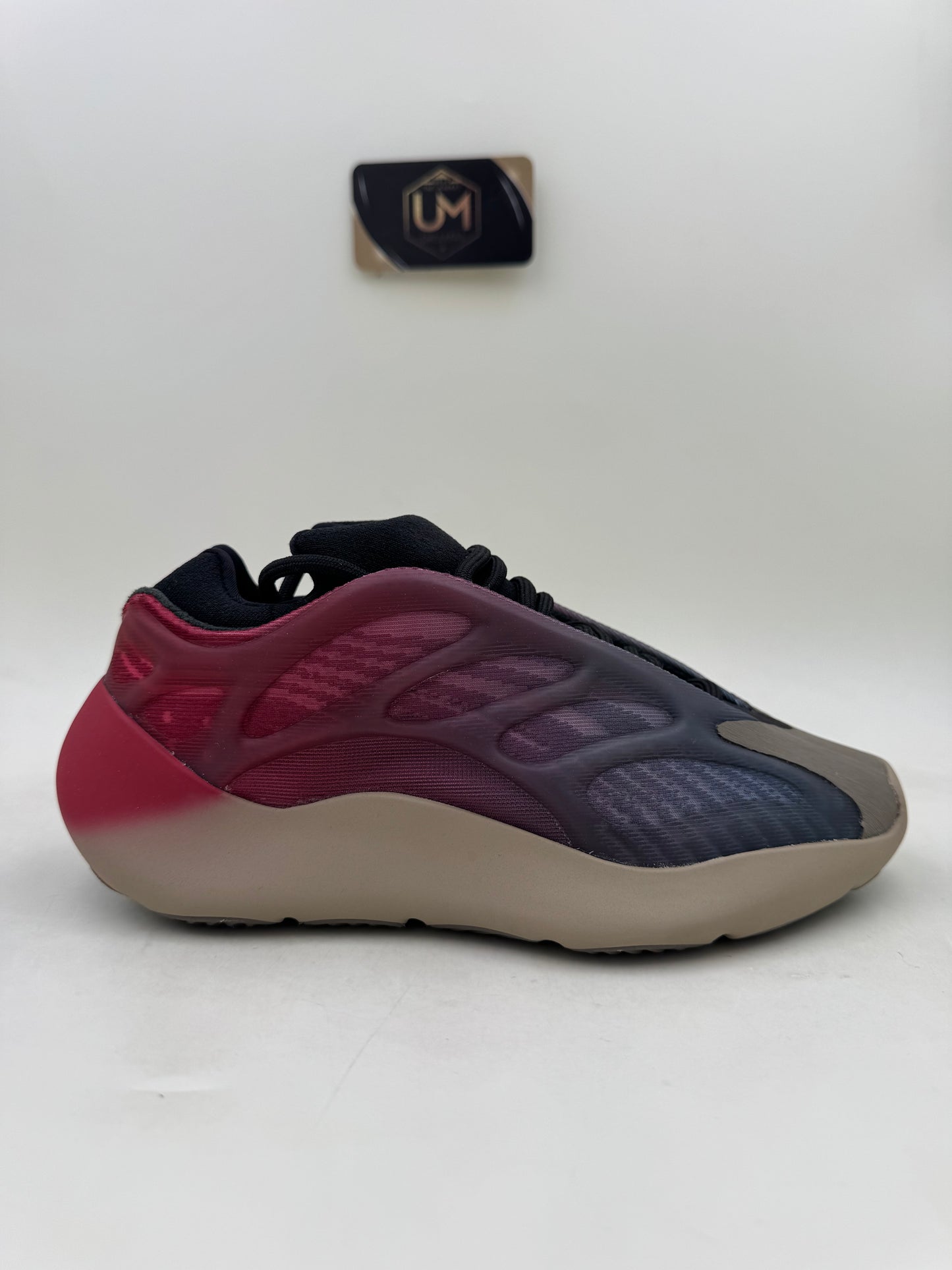 Yeezy 700 V3 'Fade Carbon' | Size 5