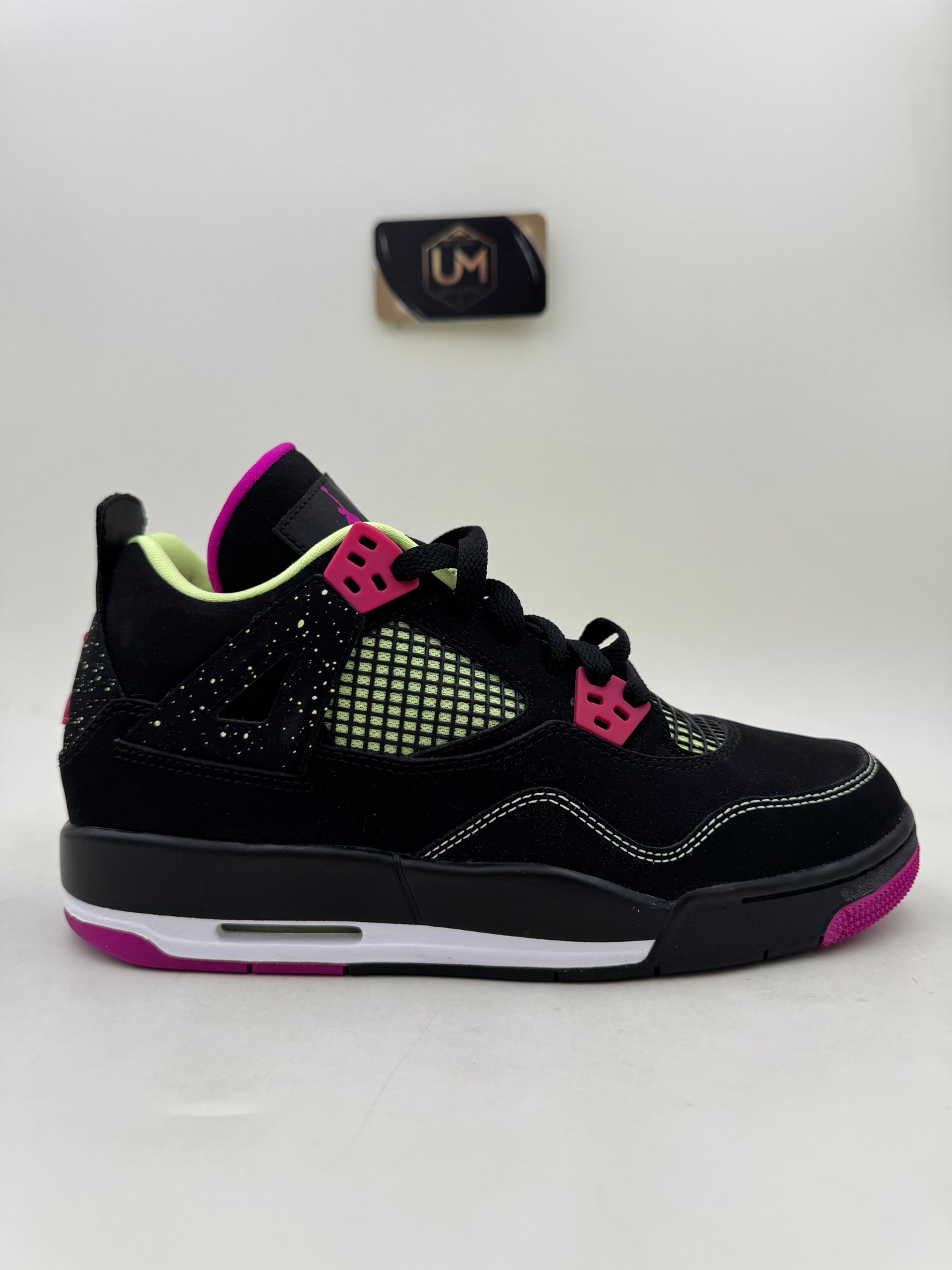 Jordan 4 ‘Fuchsia’ | Size 6.5Y