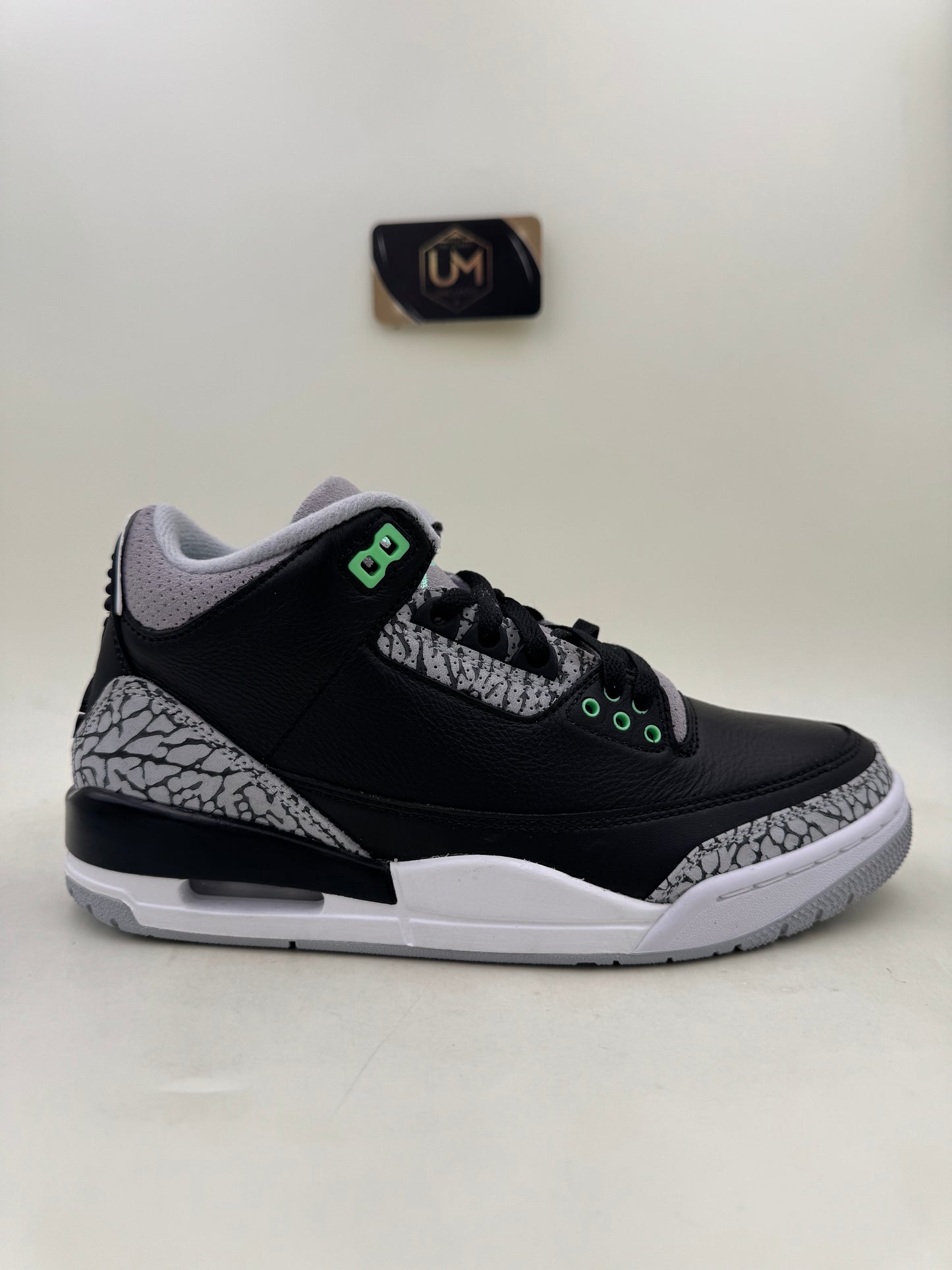 Jordan 3 ‘Green Glow’ | Size 7.5