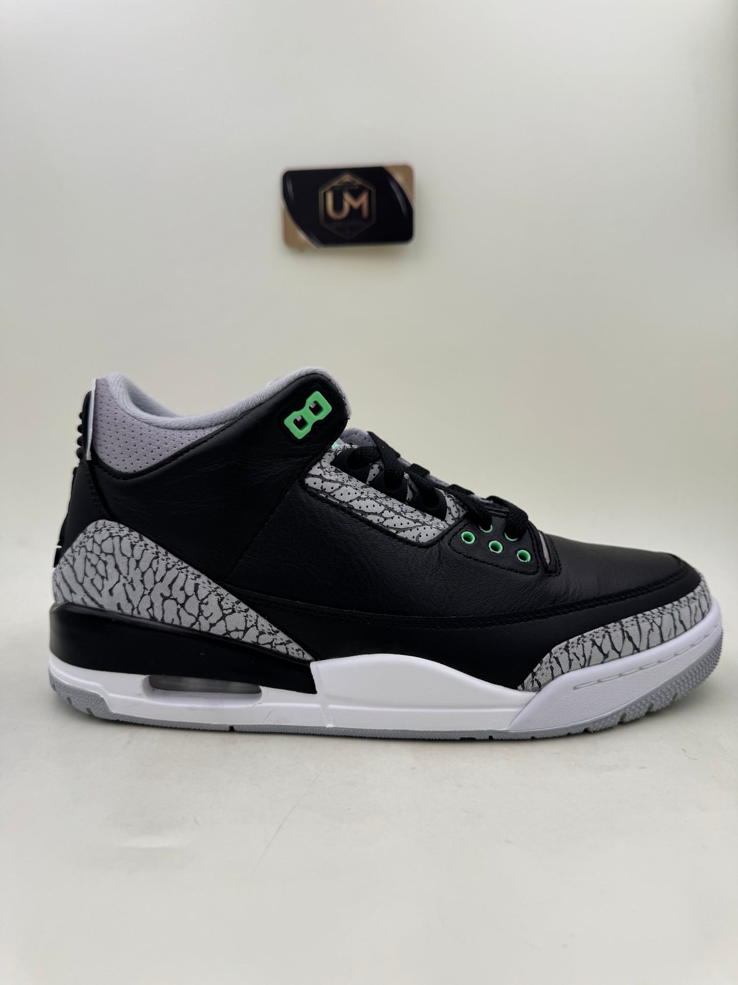 Jordan 3 ‘Green Glow’ | Size 9