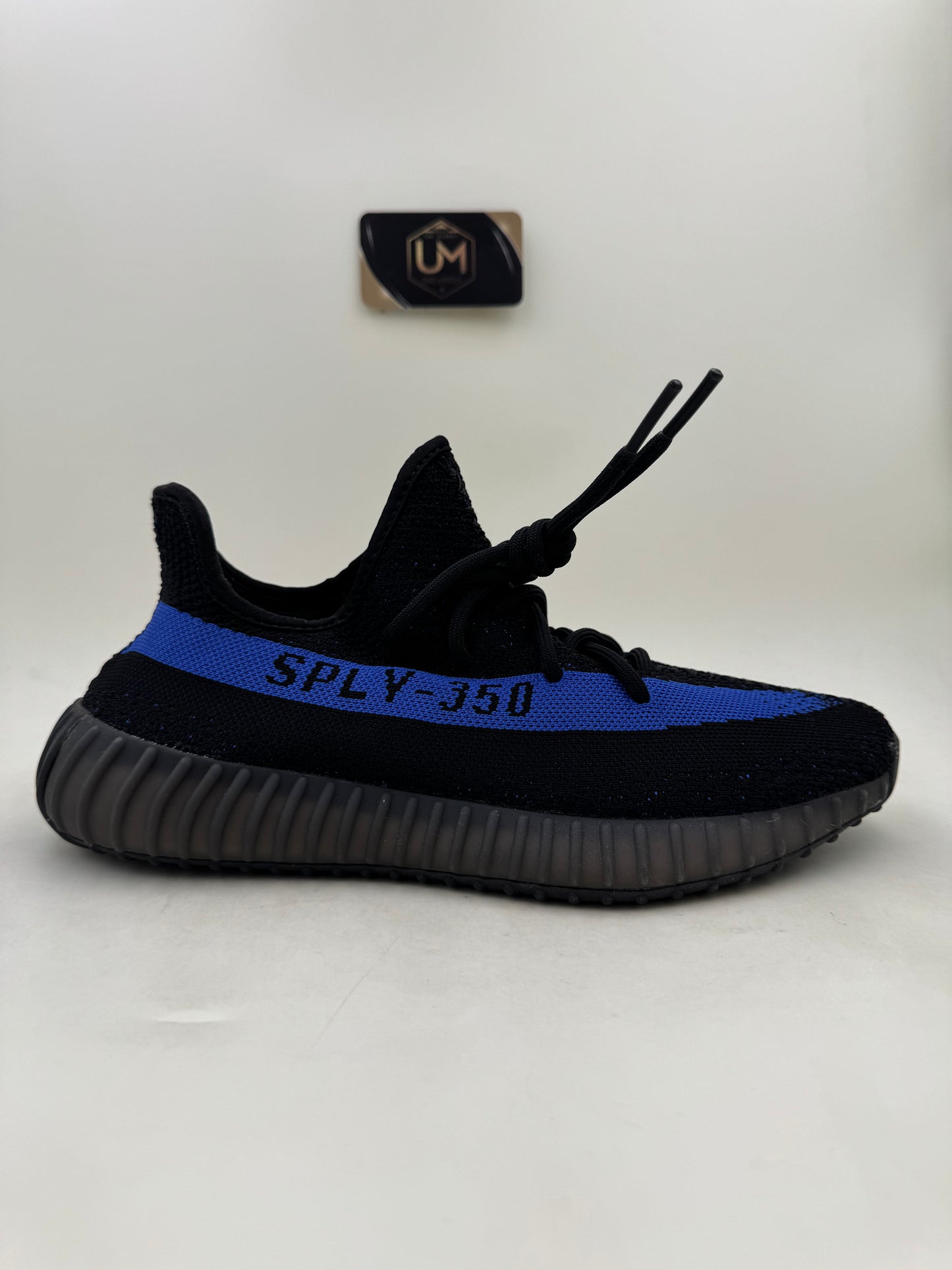 Yeezy 350 V2 ‘Dazzling Blue’ | Size 10