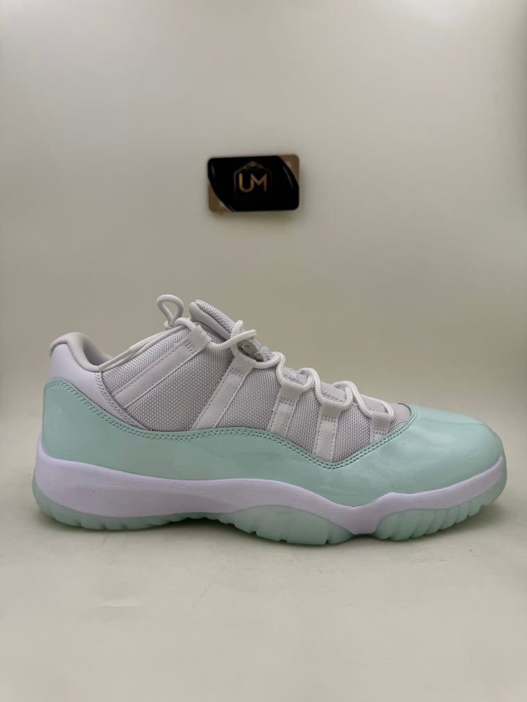 Jordan 11 Low ‘Igloo’