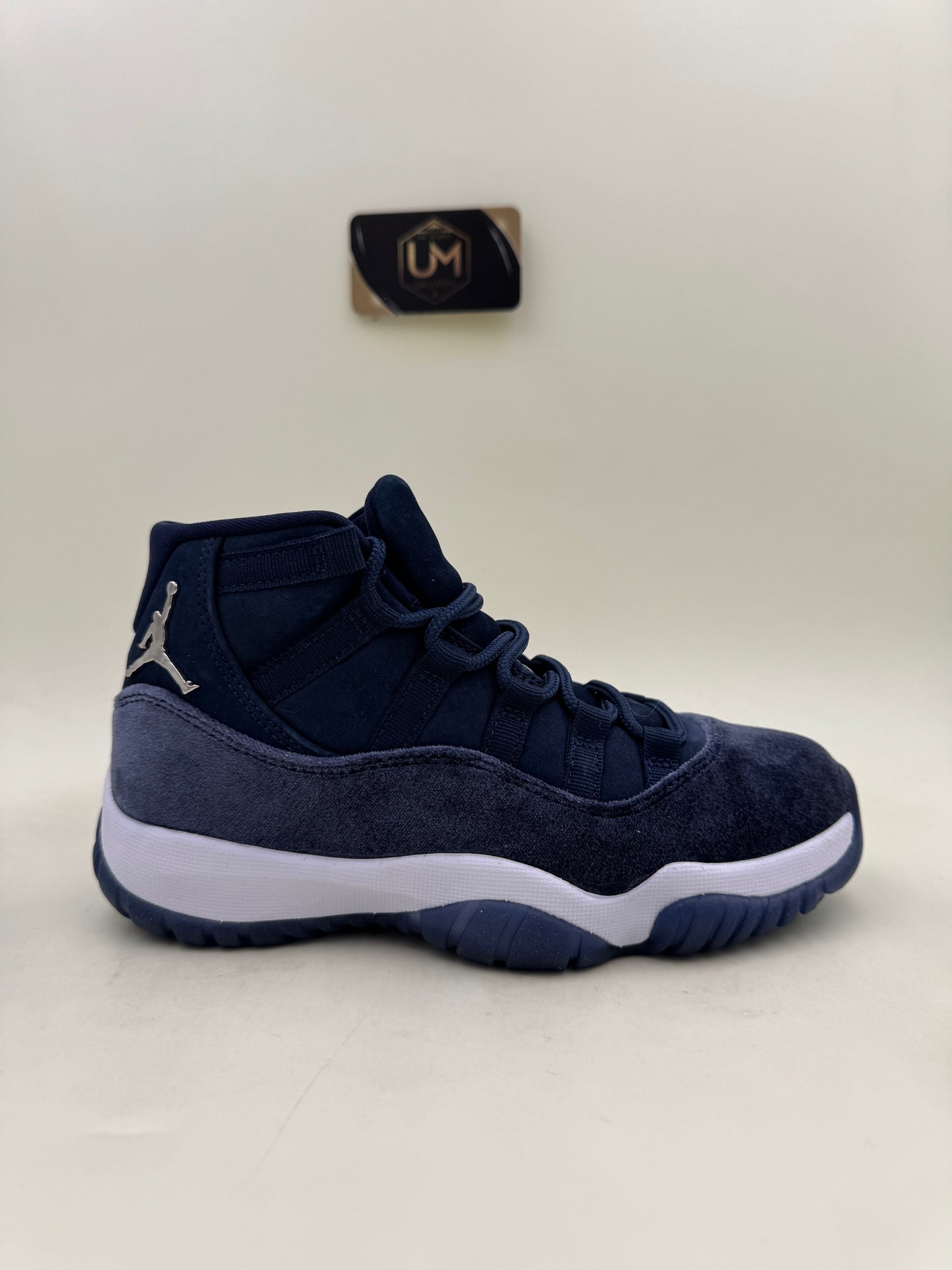 Jordan 11 ‘Midnight Navy Velvet’ | Size 3.5