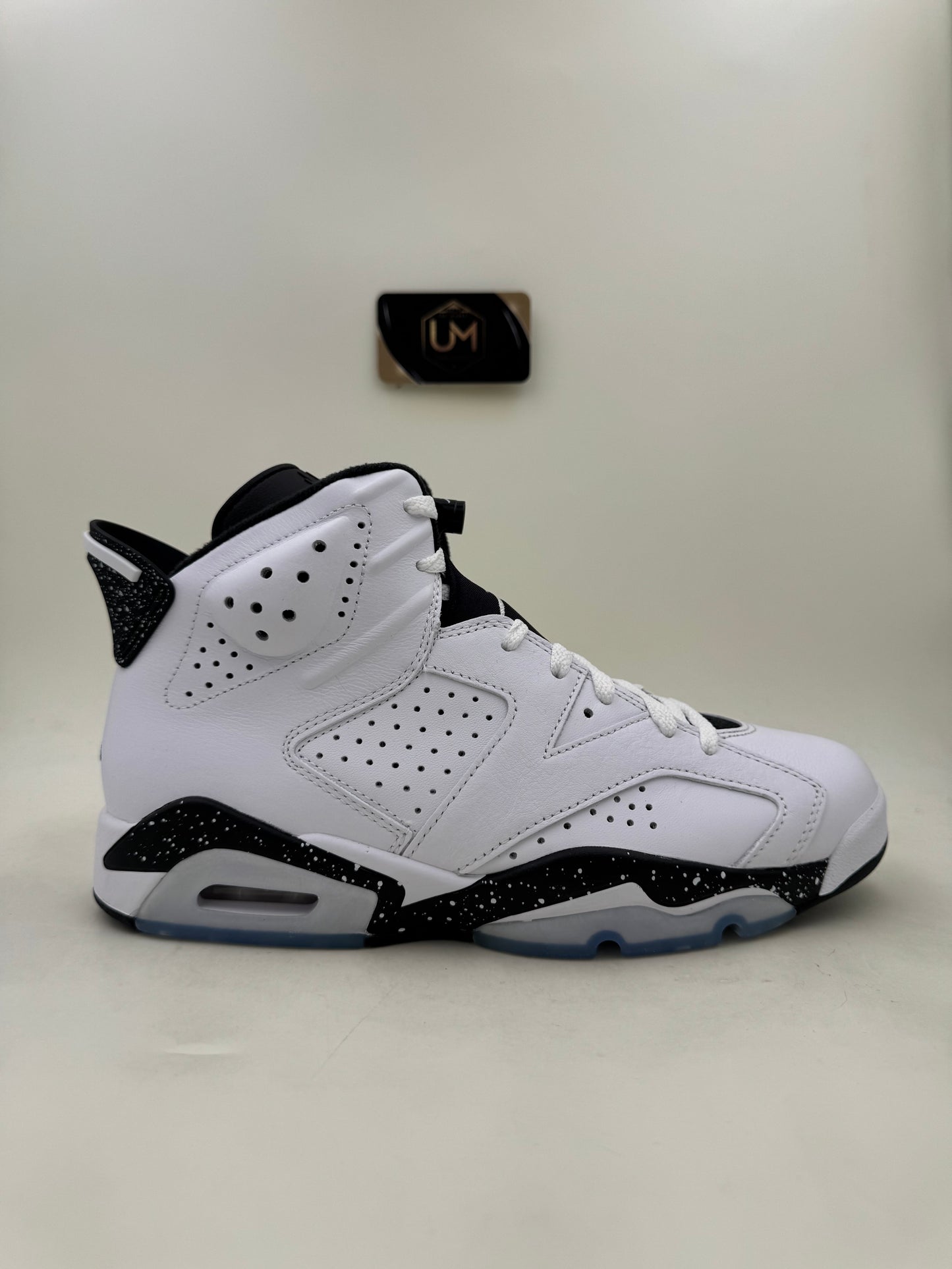 Jordan 6 ‘Reverse Oreo’ | Size 9