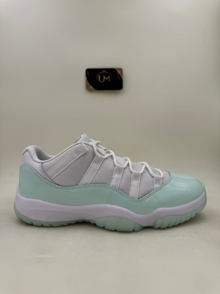 Jordan 11 Low ‘Igloo’