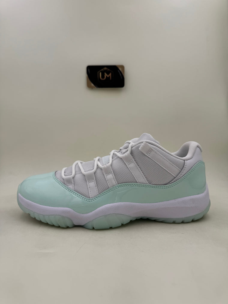 Jordan 11 Low ‘Igloo’