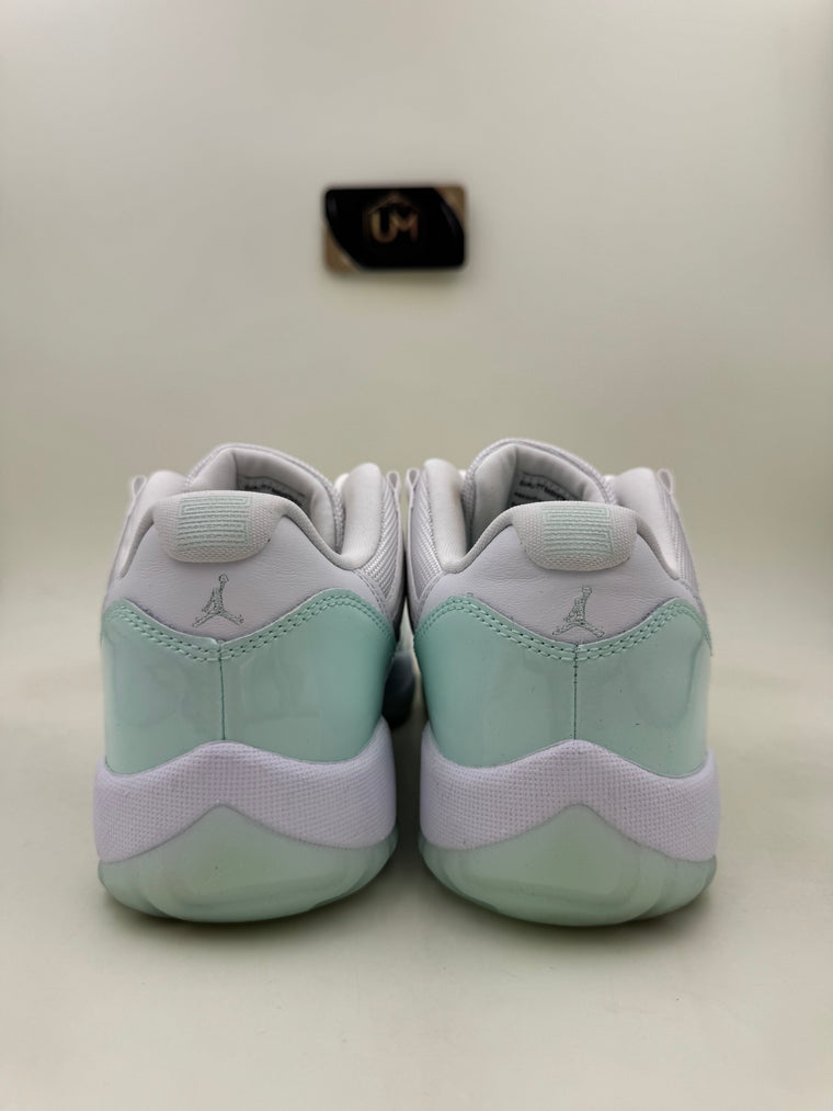 Jordan 11 Low ‘Igloo’