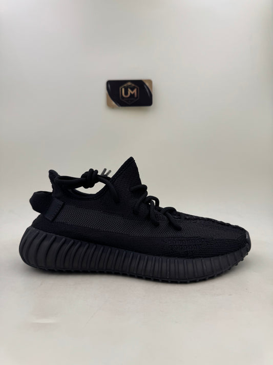 Yeezy 350 V2 'Onyx' | Size 4