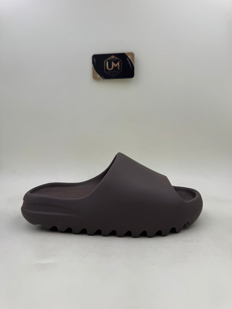 Yeezy Slides ‘Soot’