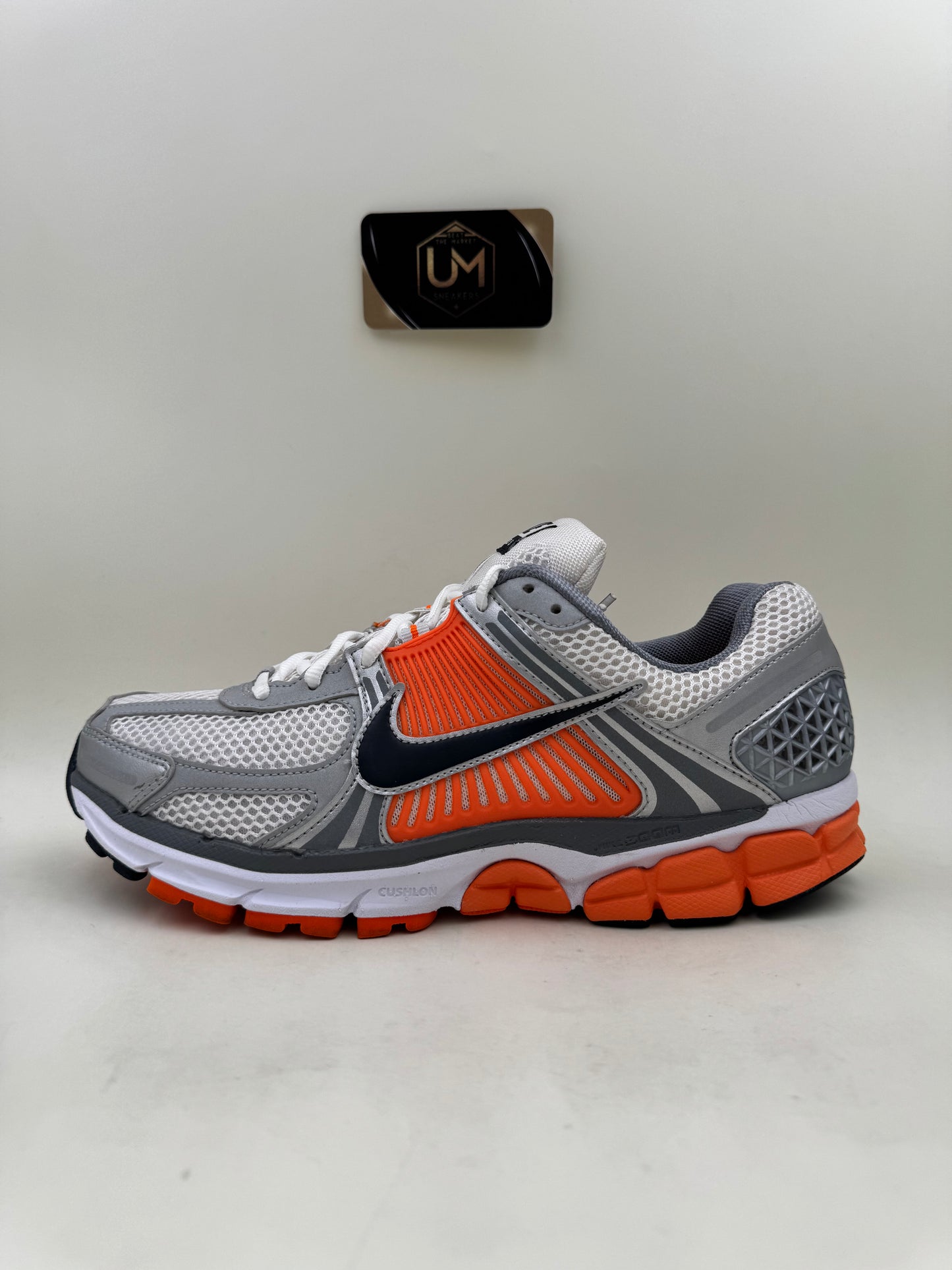 Nike Vomero 5 'Platinum Tint Safety Orange' | Size 10