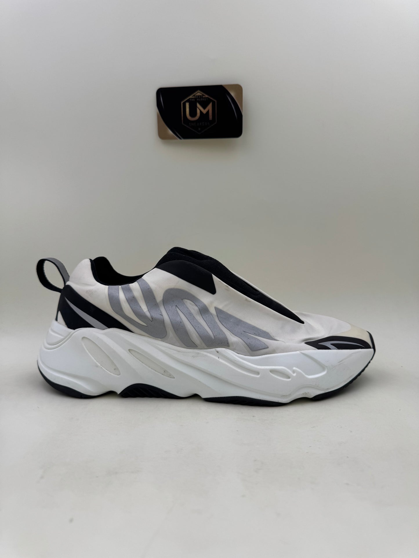 Yeezy 700 MNVN Laceless ‘Analog’ | Size 9