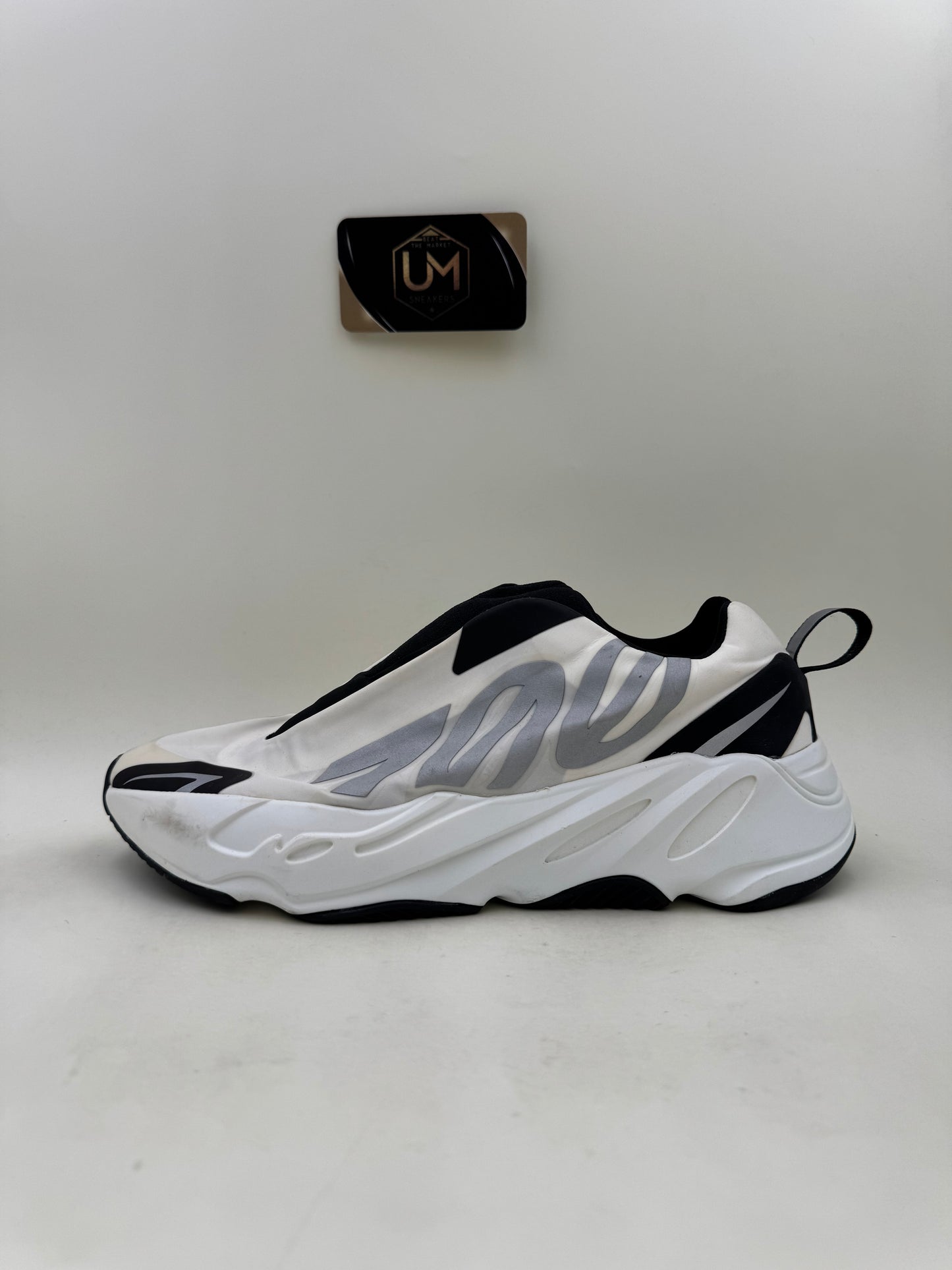 Yeezy 700 MNVN Laceless ‘Analog’ | Size 9