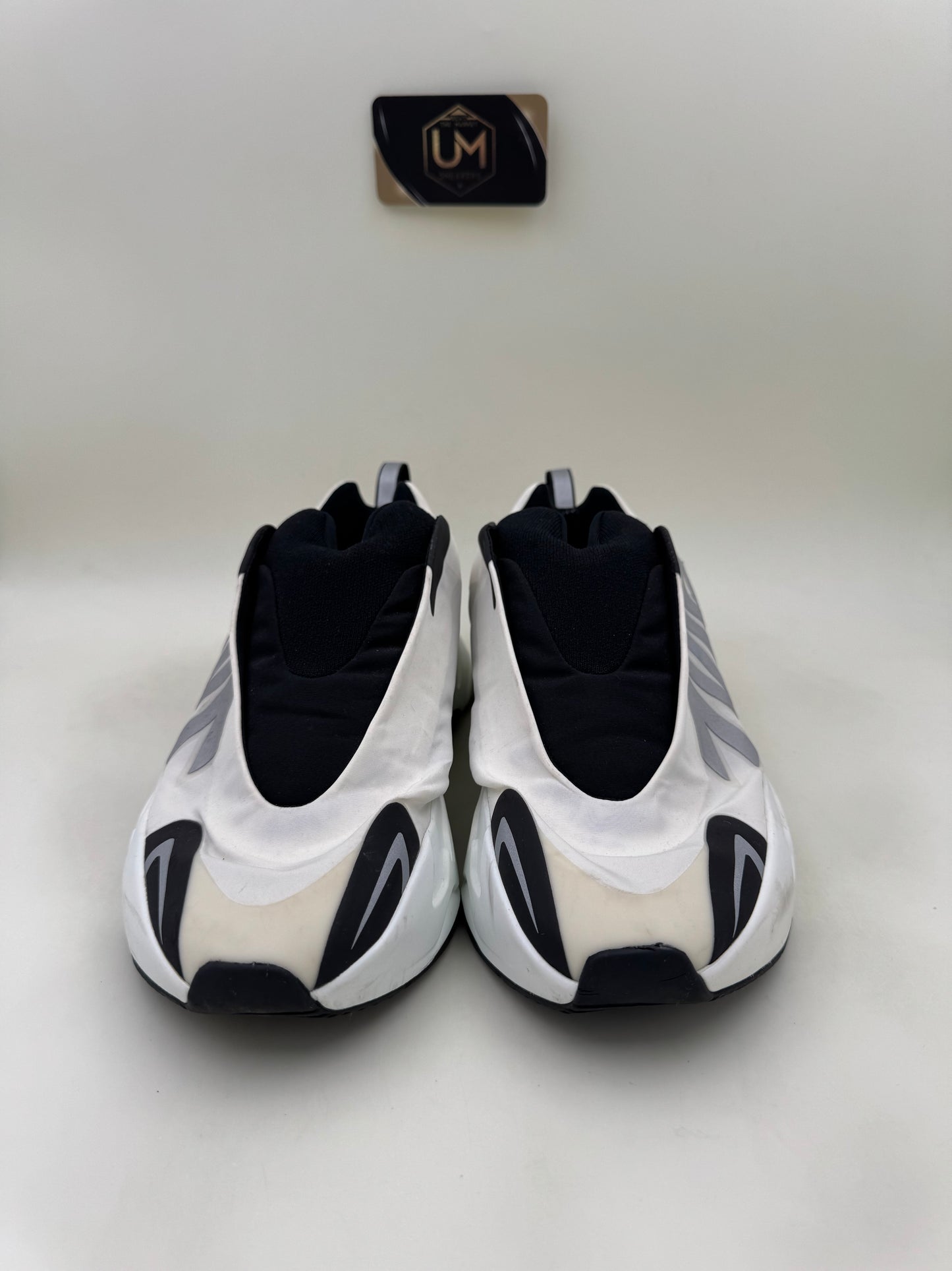 Yeezy 700 MNVN Laceless ‘Analog’ | Size 9