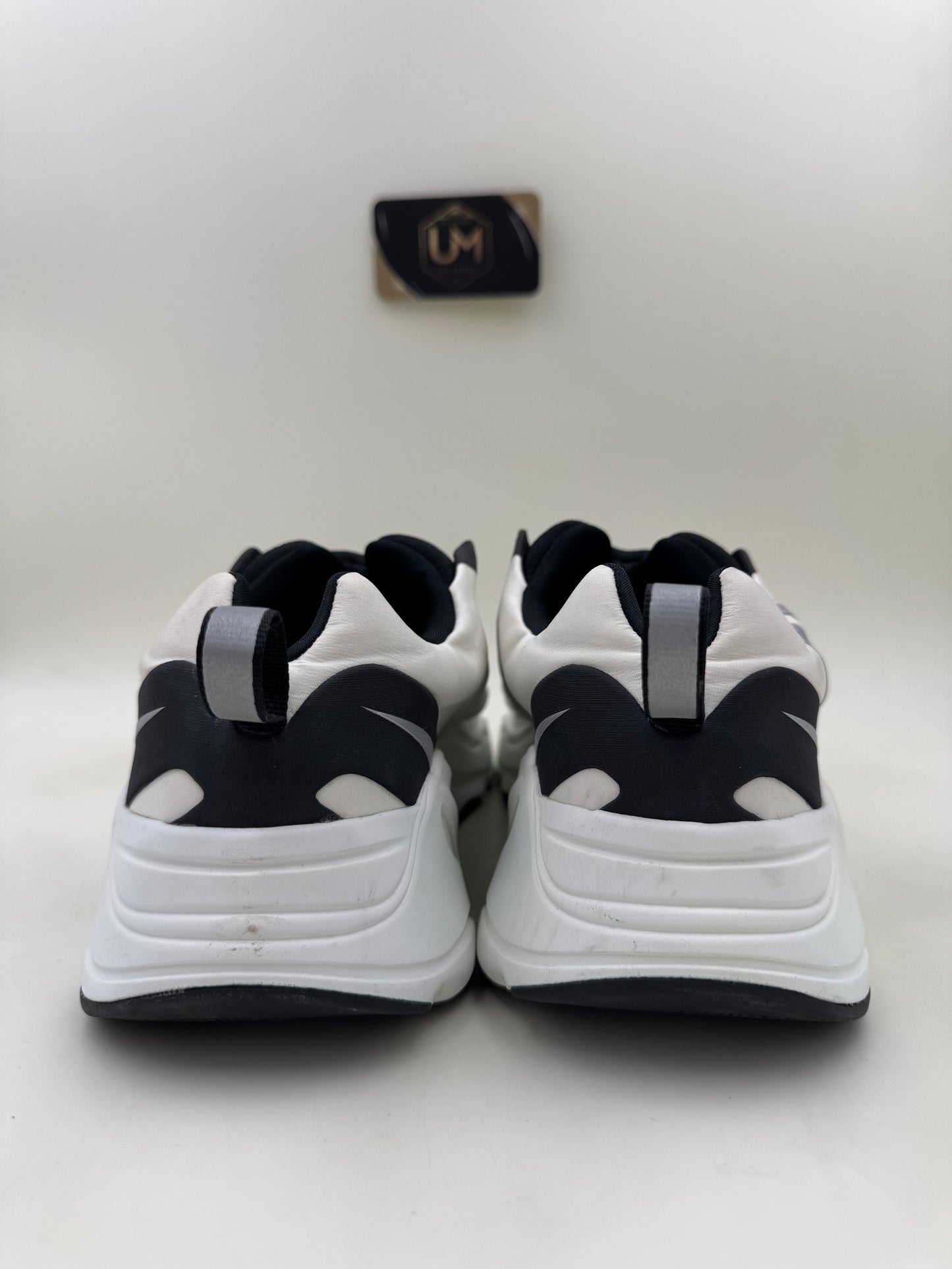 Yeezy 700 MNVN Laceless ‘Analog’ | Size 9