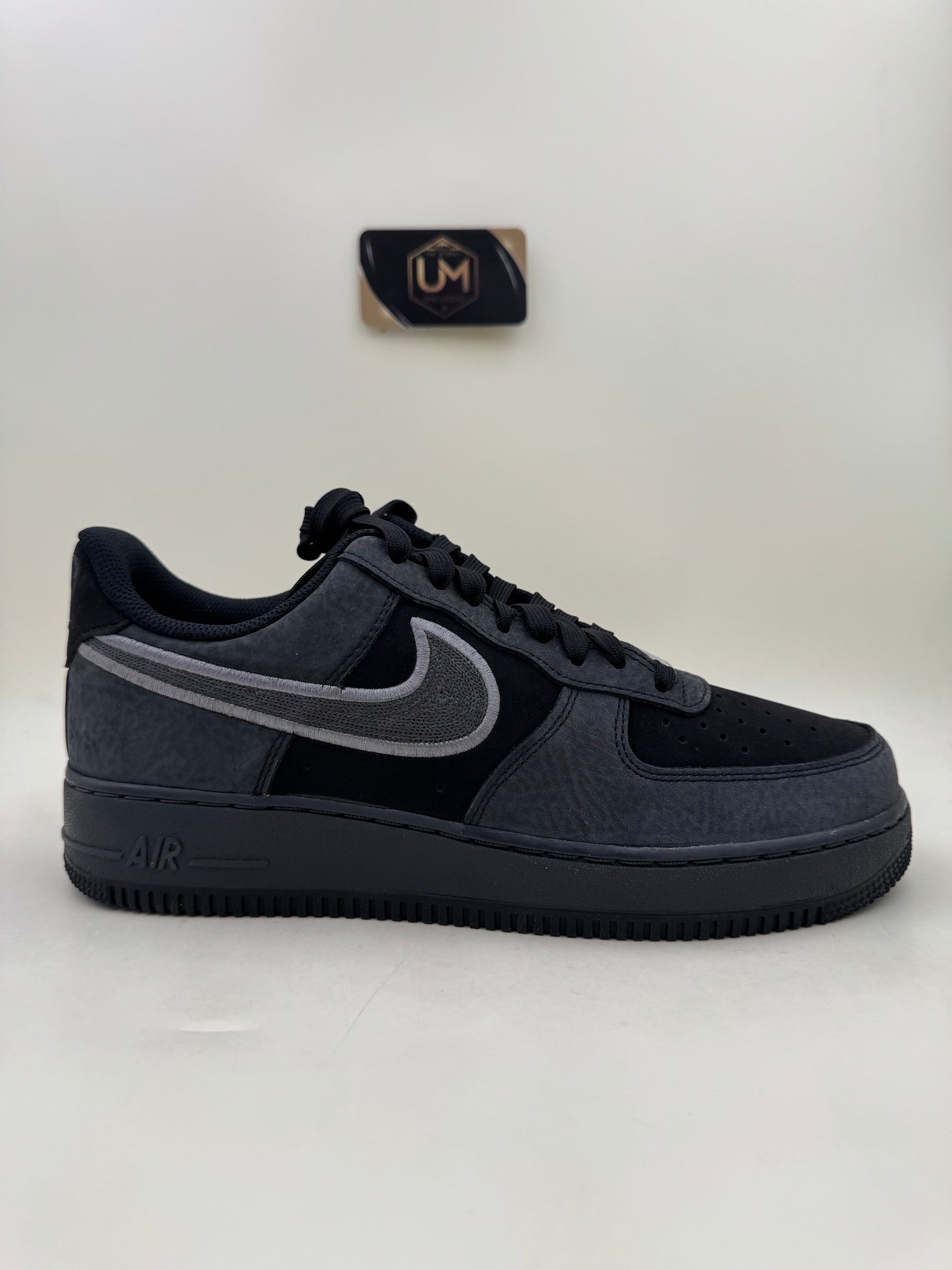 Nike Air Fore 1 '07 LV8 'Black Dark Smoke' | Size 9.5