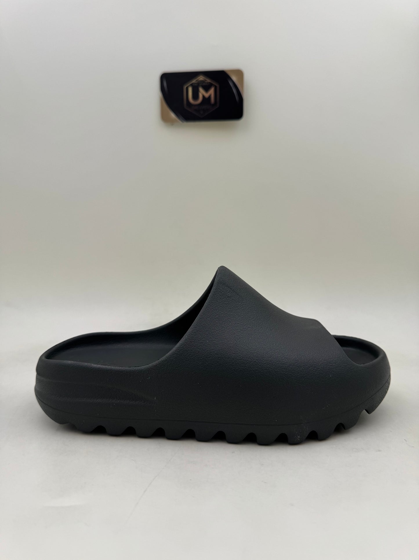 Yeezy Slides ‘Dark Onyx’ | Size 2