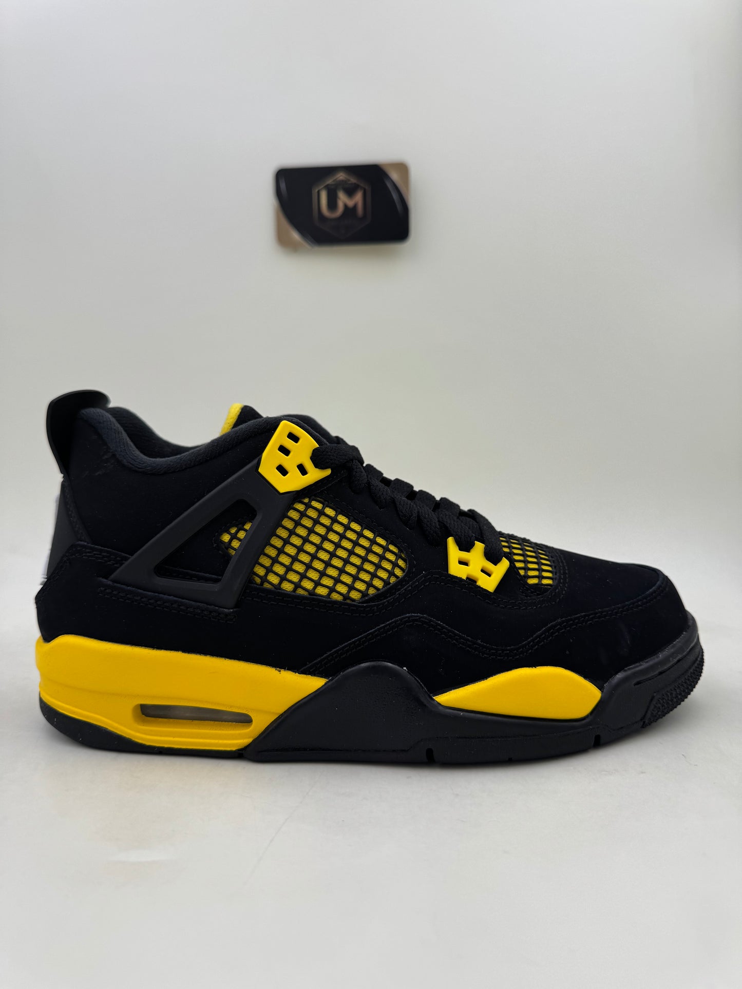 Jordan 4 ‘Thunder’ 2023 | Size 6.5Y