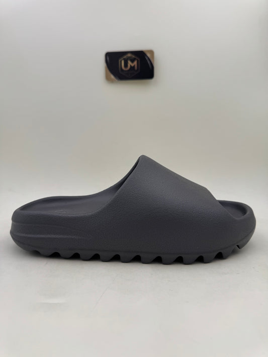 Yeezy Slides ‘Granite’ | Size 9