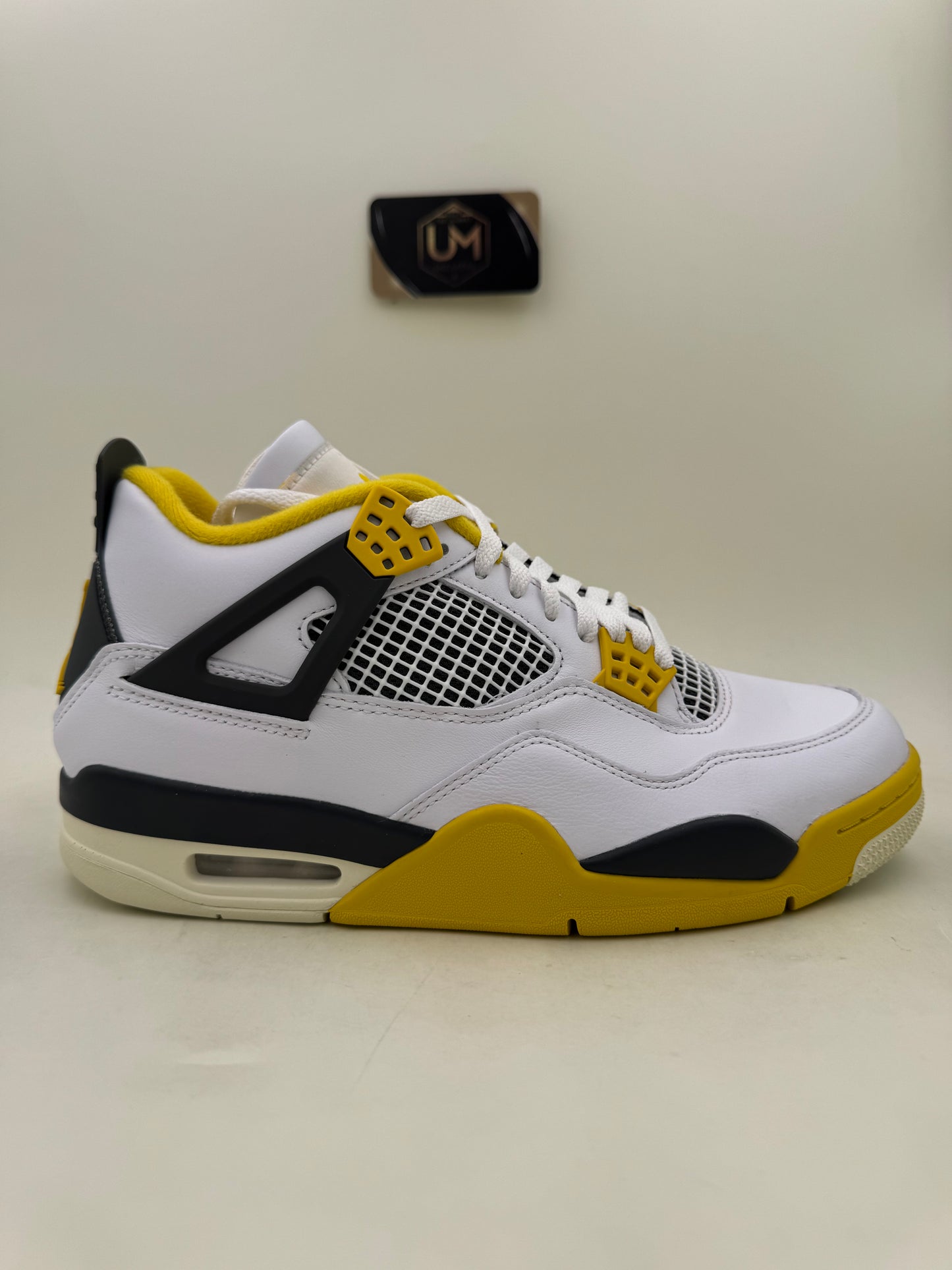 Jordan 4 ‘Vivid Sulfur’ | Size 10.5W