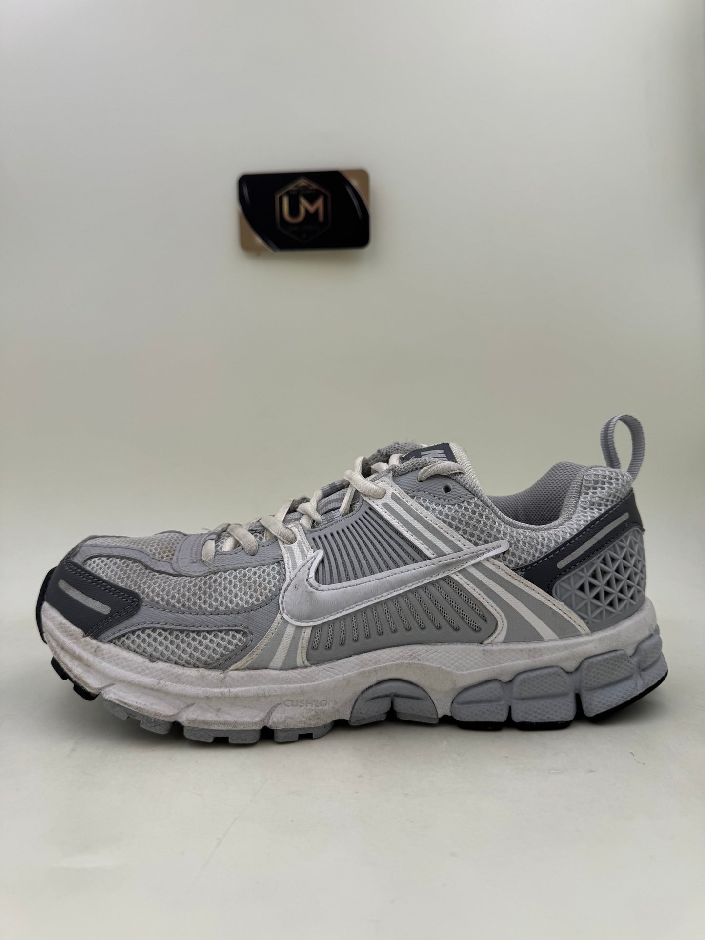 Nike Vomero ‘Pure Platinum Metallic Silver’ | Size 6Y