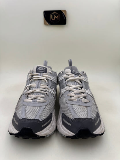 Nike Vomero ‘Pure Platinum Metallic Silver’ | Size 6Y