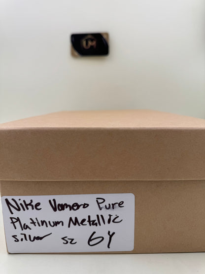 Nike Vomero ‘Pure Platinum Metallic Silver’ | Size 6Y