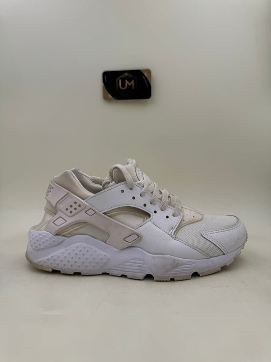 Nike Huarache Run ‘White Pure Platinum’ | Size 6.5Y